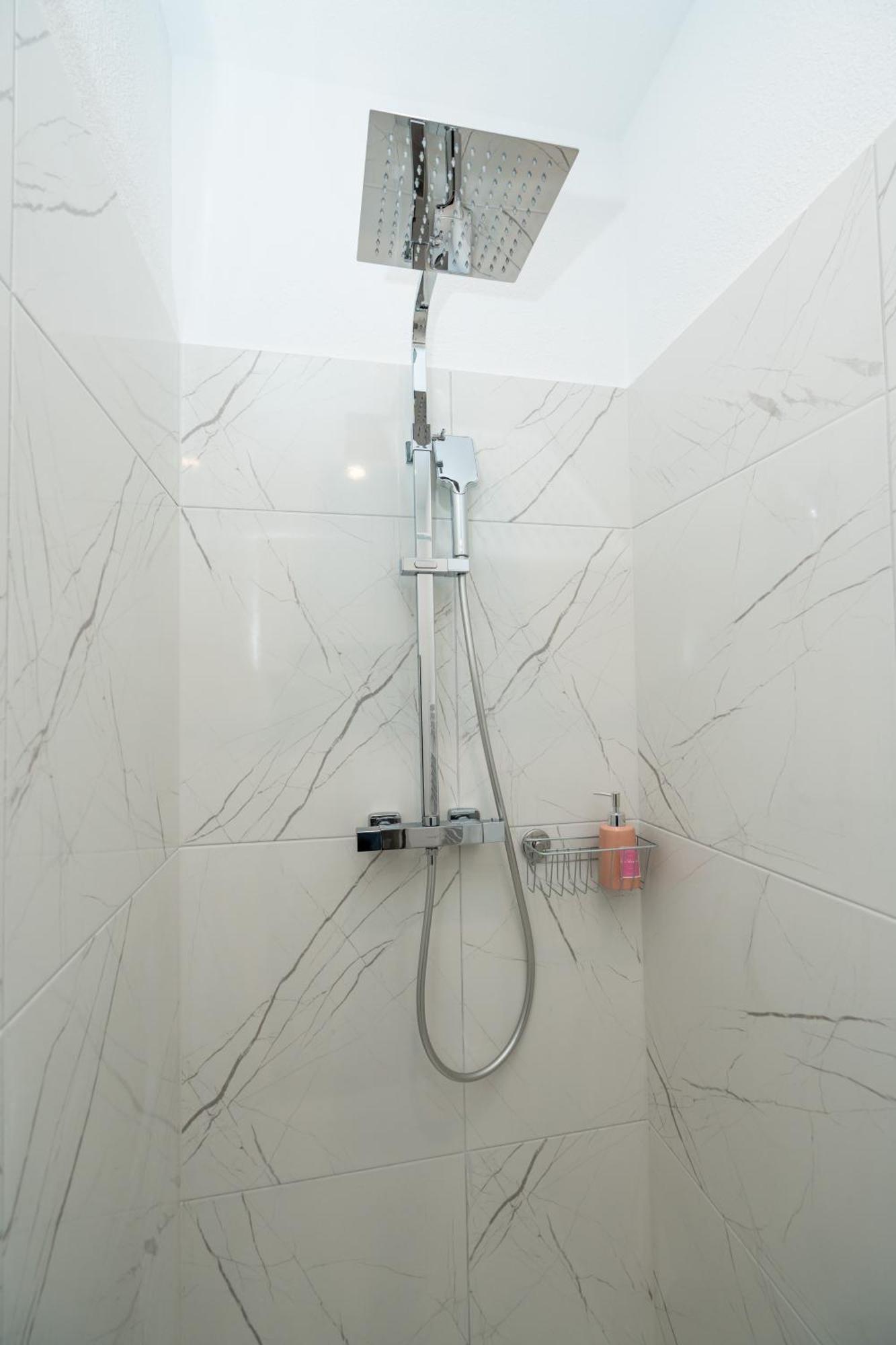Zentral Gelegenes Premium-Apartment Mit Viel Tageslicht Amburgo Esterno foto